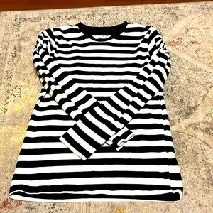 Hot Topic XS Stripe black and white long sleeve shirt!